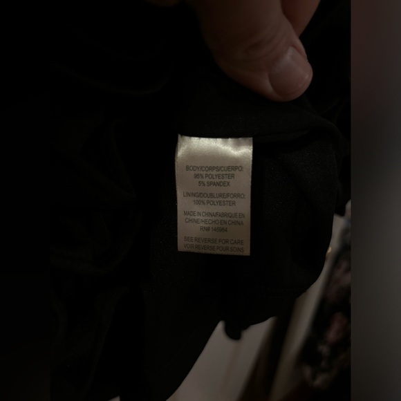 Elegant Black Sleeveless Dress - Picture 7 of 8